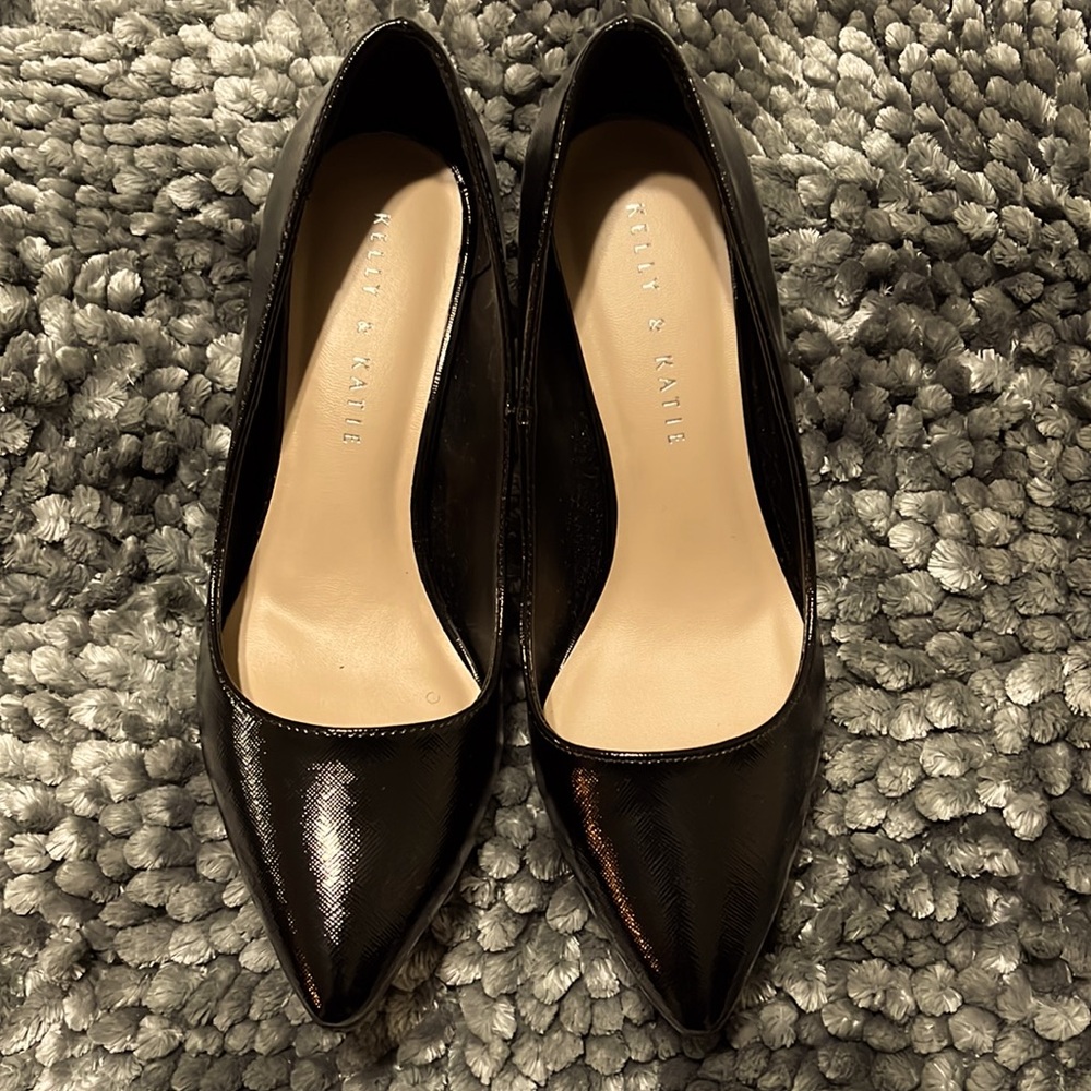 Kelly & Katie Shiny Black Pumps